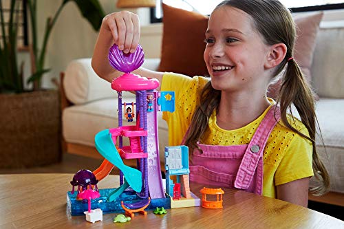 Polly Pocket Pollyville Super Slidin' Water Park with Micro Polly & Lila Dolls, Water Park with Water Feature, 3 Slides, Jellyfish Fountain, Ticket Booth & Locker Room, Water-fillable Seashell & more