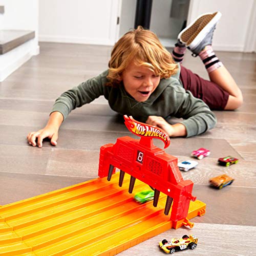 Hot Wheels Super 6-Lane Raceway